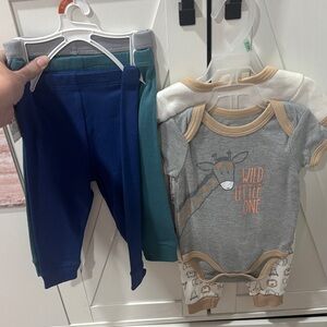 Baby Giraffe Bodysuit and Pants Set